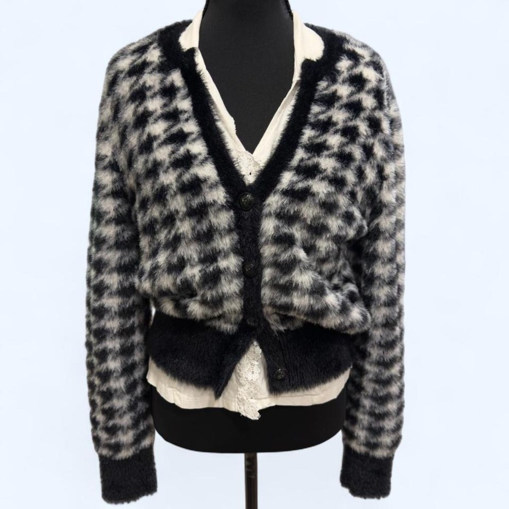 Y2K black & white faux fur cardigan by‎ Truth